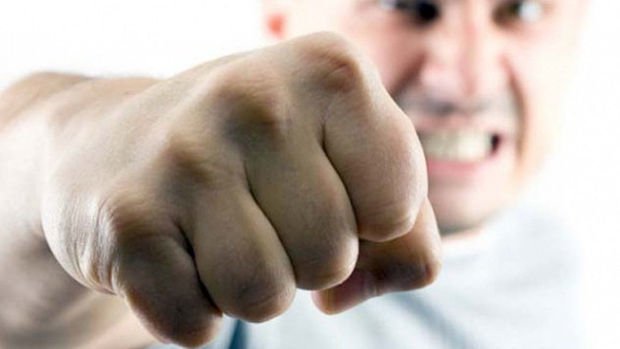Pensiyaya çıxmaq üçün saxta sənəd düzəltməyə söz verdi, 15 min manata görə döyüldü 1568809050 2019091214123183763 7abf85f7c9aea6c146b46b88bf1a4b60.jpg