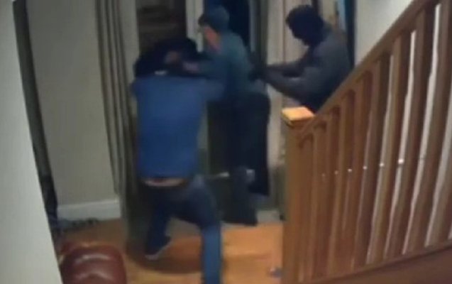 Biznesmen evinə girən soyğunçularla əlbəyaxa oldu – Video 1569563814 qrabitel.jpg