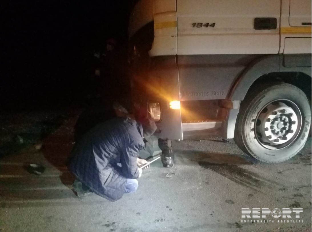 Kürdəmirdə sürücü ehtiyatsızlıqdan öz avtomobilinin altında qalaraq ölüb - FOTO