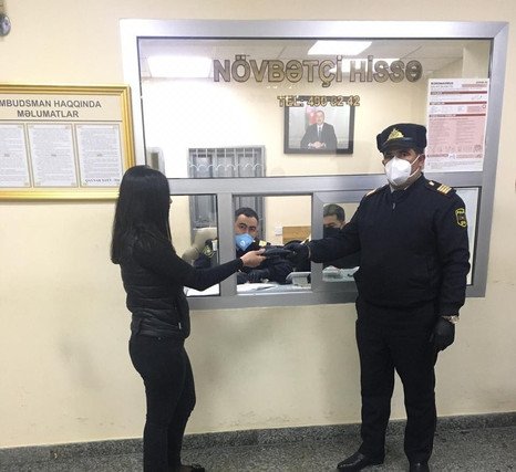 Bakıda polis qadının itmiş pulqabısını tapdı 1587388298 97aeb2f0 52a6 4742 9b60 444b15b040ee 640.jpg