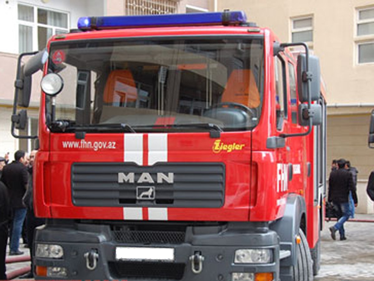 Sumqayıtda ev və çayxana yandı 1587793635 trend fhn car fire 160413.jpg