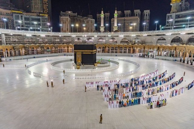 Karantin dövründə Kəbədə Ramazan ayının ilk namazı – FOTOLAR 1587811753 esas 2.jpg