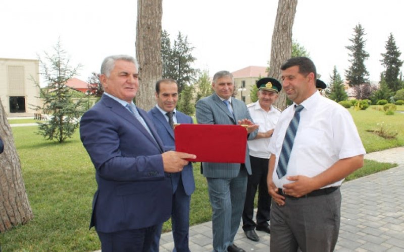 Saxlanılan başçı ilə bağlı inanılmaz iddialar: Balıq biznesi, sarmısaq sahələri… 1588159245 2020 04 29 15 08 59qkuajhxa0mjjeytznrj0 file.jpg