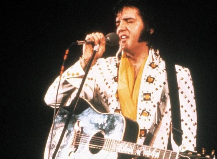 Elvis Preslinin alt paltarı hərraca çıxarılacaq – FOTOLAR 1590741970 20200529 124506.jpg