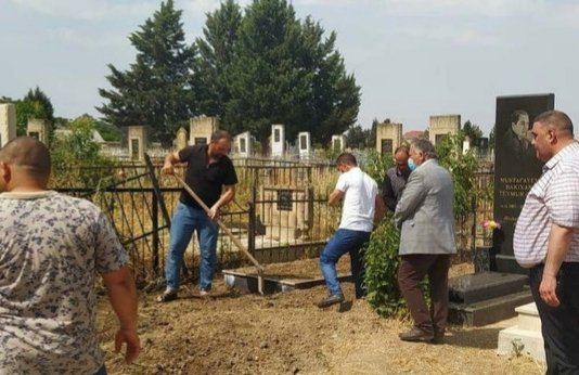 Teymur Mustafayevin dəfnində iştirak edən 7 nəfər cərimələnib 1592054346 20200613 171202.jpg