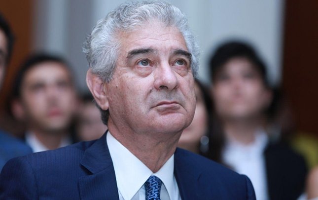 “Sosial şəbəkələrlə bağlı hüquqi tənzimləmə yaradılması zərurətdir” 1601046714 eli 1.jpg