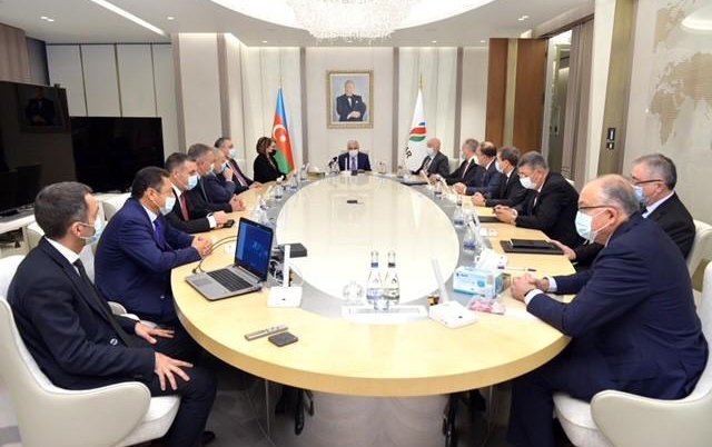 Rövnəq Abdullayev Qələbə münasibətilə SOCAR-ın rəhbər heyəti ilə görüşüb 1605022490 df.jpg