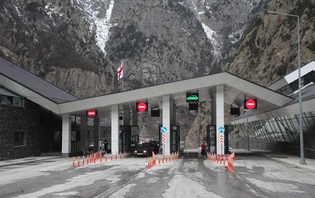 Ermənistanı Rusiyaya birləşdirən yeganə quru yolu bağlanıb 1605430955 lars1 1.jpg