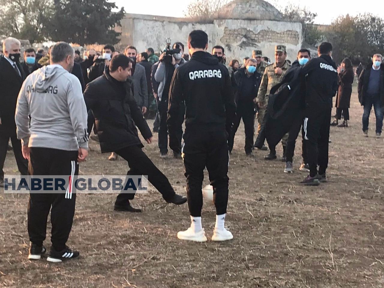 Prezidentin köməkçisi “Qarabağ” klubu ilə Ağdamda futbol oynadı 1606573331 img 20201128 182019 348.jpg