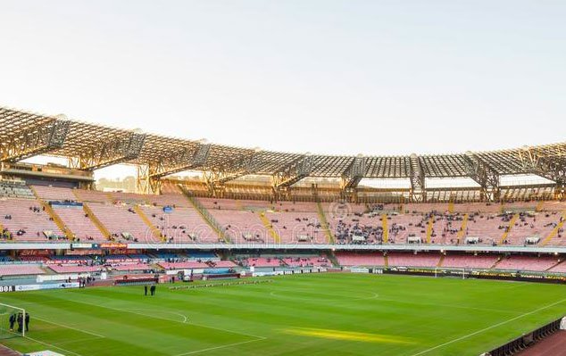 “Napoli”nin stadionuna Maradonanın adı verildi 1607152431 yuio.jpg
