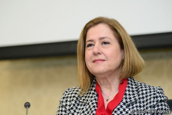 Uşaqlar maska taxmalıdılarmı? 1607926660 trend hande harmanci 160420 1.jpg
