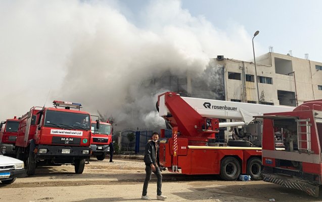 Misirdə fabrik yandı 1615476536 2021 03 11t134923z 22021345 rc219m9v967t rtrmadp 3 egypt fire.jpg
