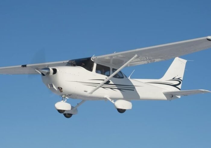 Fransada təyyarə qəzası oldu 1618763766 samolet cessna 172 v nebe 700x490.jpg