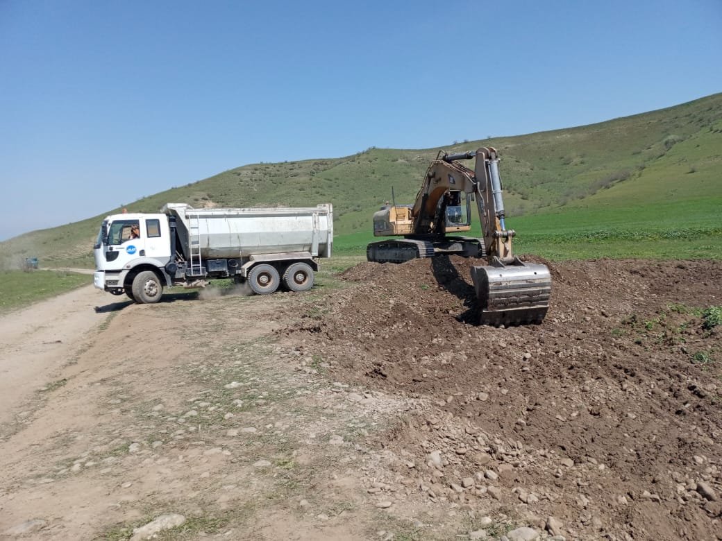İsmayıllıda kənd yolları yenidən qurulur 1618812973 d167fab4 5b1f 4592 8d6b 7f451b746f95.jpg
