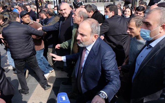 Paşinyanı Mehridən qovdular 1618997384 pasinyan yurus.jpg