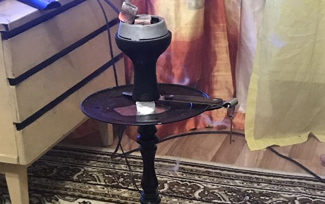 Müştərilərə qəlyan təklif edən çay evi aşkarlandı 1619558905 qelyan.jpg