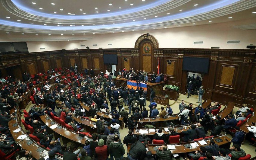 Ermənistan parlamenti buraxıldı 1620670828 8a5cd5c3 d896 3bcf b193 3d32045d8c6a 850.jpg
