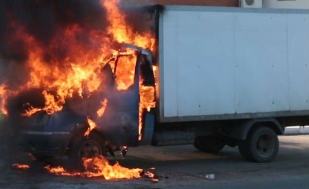 Göyçayda yük avtomobili yanıb 1621227769 qazel fire 050521.jpg