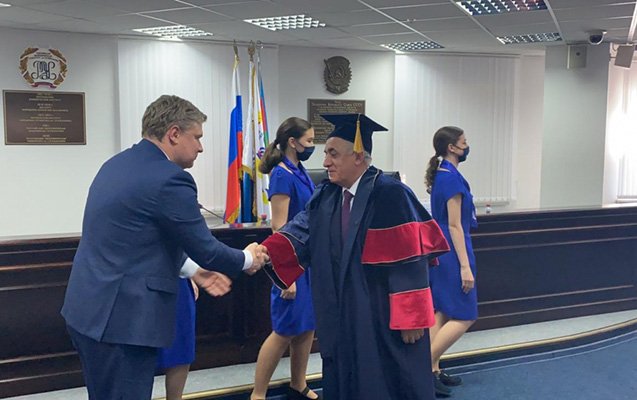Əli Əsədova Rusiyada Fəxri doktor adı verildi 1621526744 16215242666086526815 1000x669.jpg