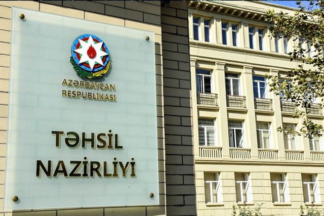 Nazir siniflərdəki şagird sıxlığından 1631014530 tn.jpg