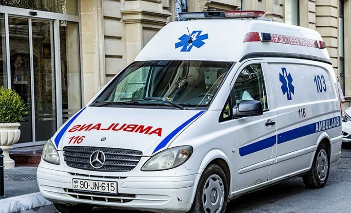 Bu gün neçə nəfər yoluxub? 1636994453 ambulans.jpg