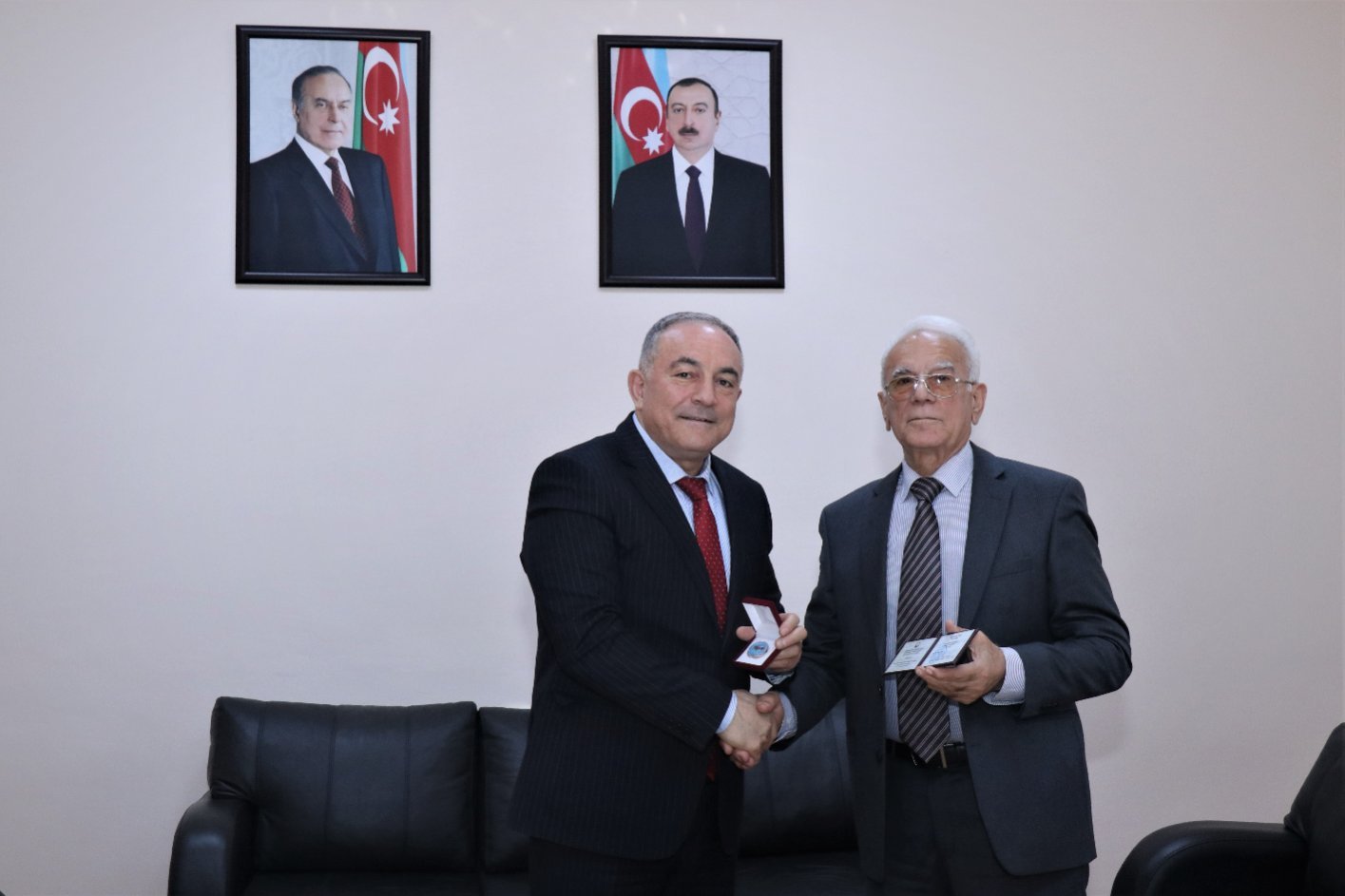 AzTU-nun müəllimləri Təhsil Nazirliyi tərəfindən təltif edilib 1638962107 265216670 629624848476337 2400545810234733490 n.jpg