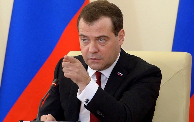 “Danışığınıza fikir verin, cənablar!” 1646142902 medvedev.jpg