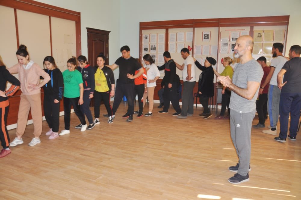 Füzuli teatrında ustad dərsləri 1649932769 315f5a08 3c72 406b ae53 8711b43cb365jpg 1649925221.jpg
