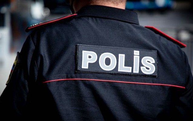 Bıçaqlı şəxs polisə hücum etdi, 1667759275 pol 1 .jpg