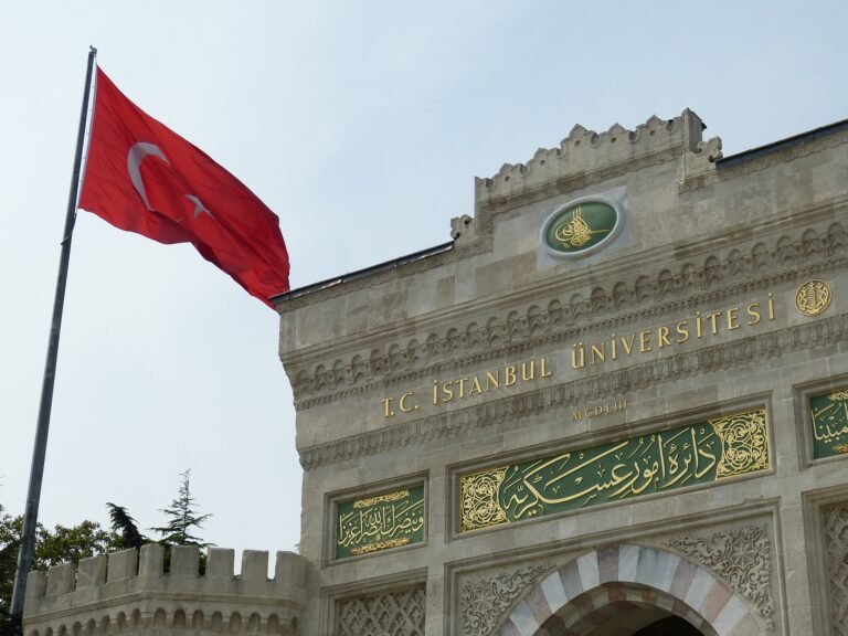 Türkiyədə ali təhsil yaya qədər onlayn olacaq 1676196574 1676116904 turkiyede egitim.jpg