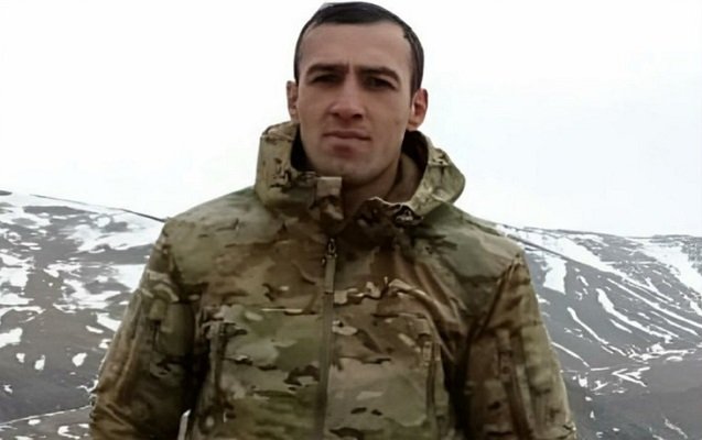 Minaya düşərək şəhid olan hərbçimiz dəfn edildi 1678081796 minayadusenn.jpg