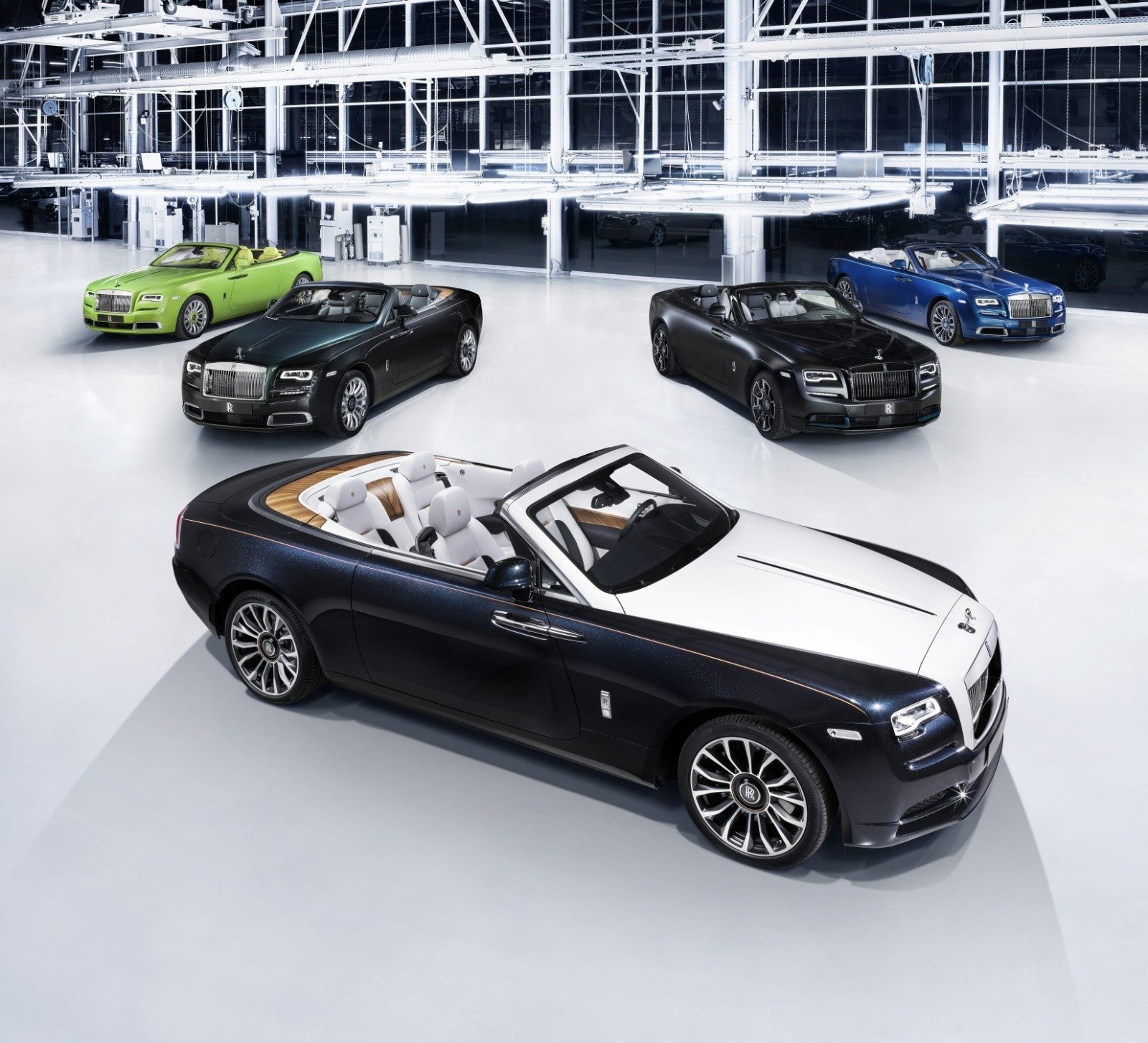 Rolls-Royce Dawn: 1683032998 4c77bbf2 75c0 4041 93fa 101d274a361f.jpg