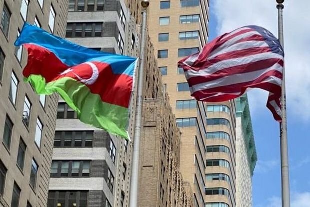 Nyu-Yorkda Müstəqillik Günü münasibətilə Azərbaycan bayrağı qaldırılıb 1684723001 11755f0f 09c3 4d8d ae7d c0997a6f0f62.jpg