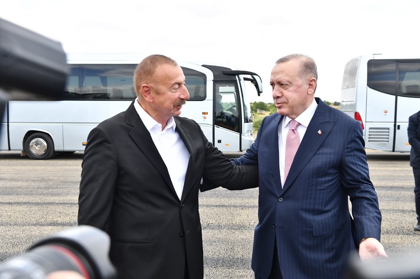 Ərdoğanın rəsmi qarşılanma mərasimi keçirildi 1686644734 84f8df9cd6 turkiye prezidenti receb tayyib erdoganin azerbaycana resmi seferi.jpg