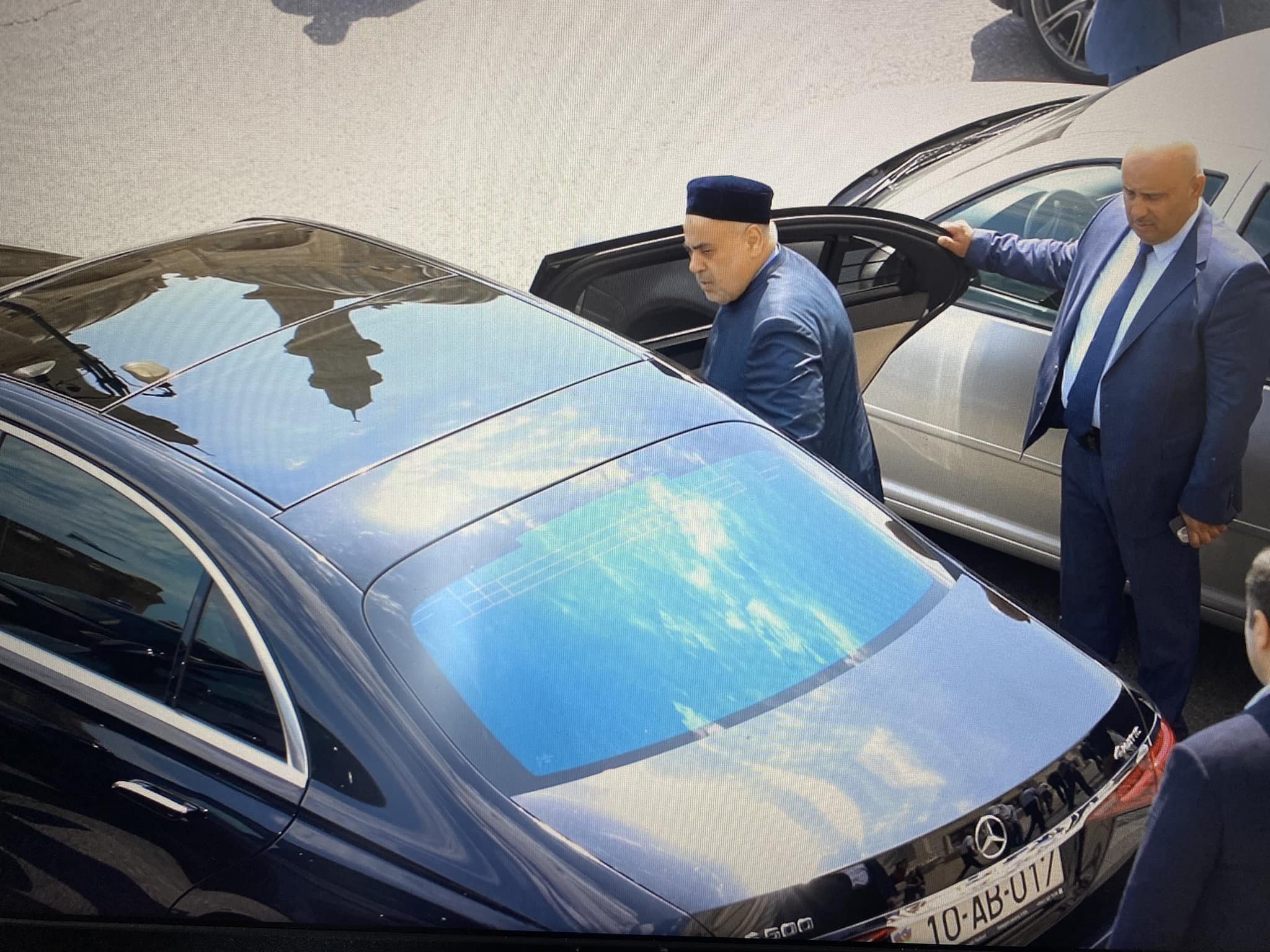 Allahşükür Paşazadə Qurban Mənsimovun yas mərasimində iştirak edib 1687435085 355452788 7002767276419329 7481505152766181258 n.jpg