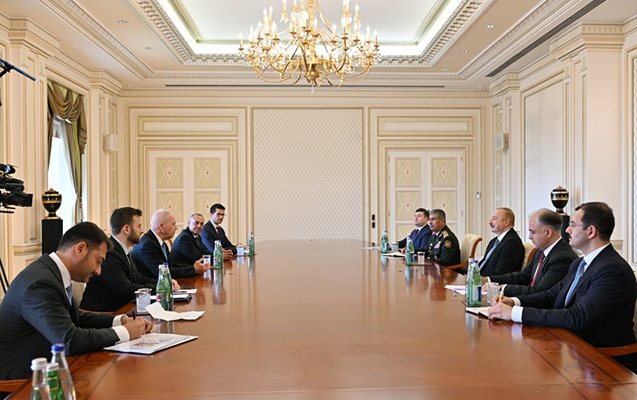 Prezident İsrailin müdafiə nazirini qəbul etdi 1689234148 prez.jpg
