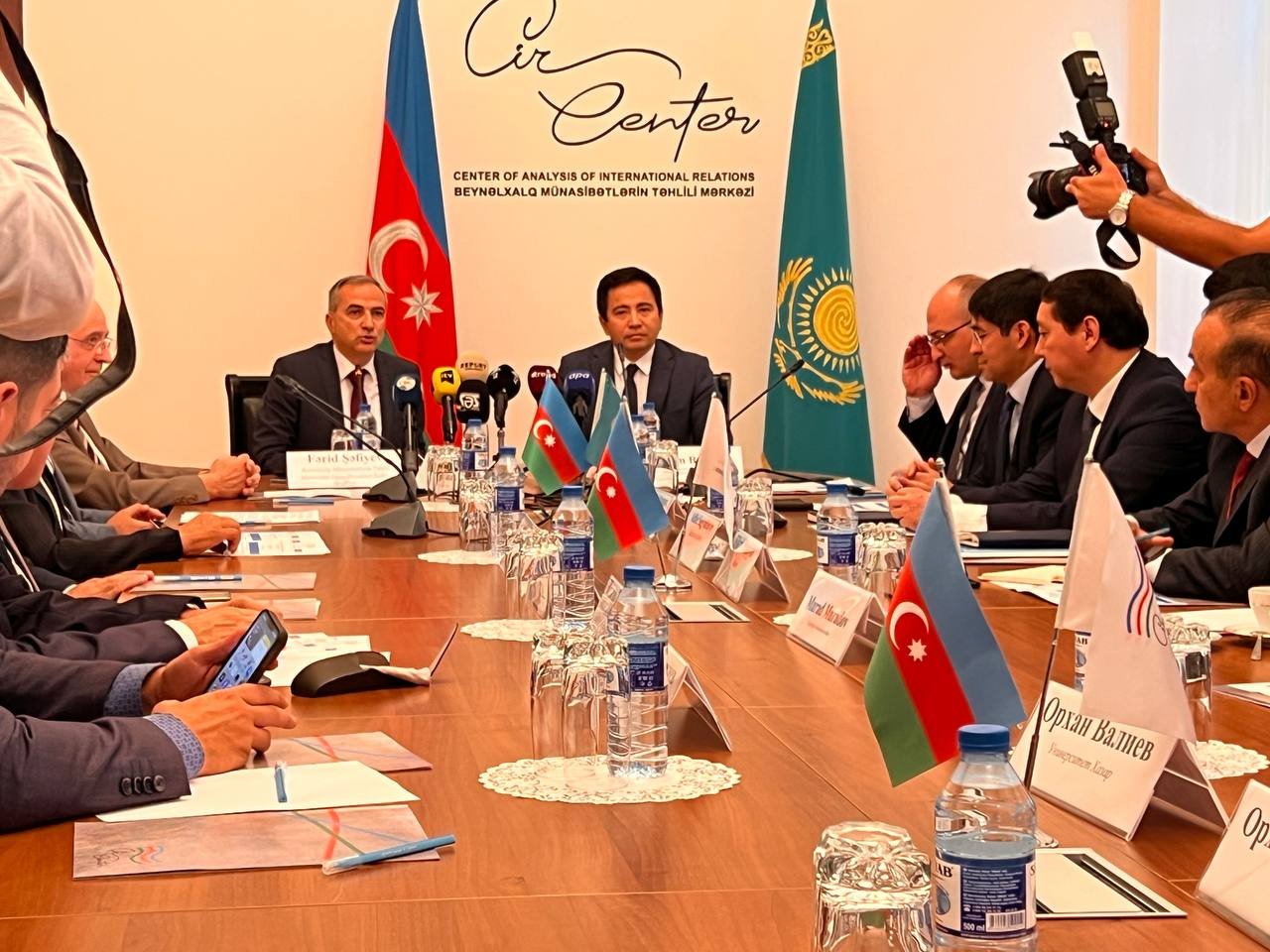 “Azərbaycan-Qazaxıstan: regional əməkdaşlıq” mövzusunda dəyirmi masa keçirilib 1694435711 msg2146005615 2171.jpg