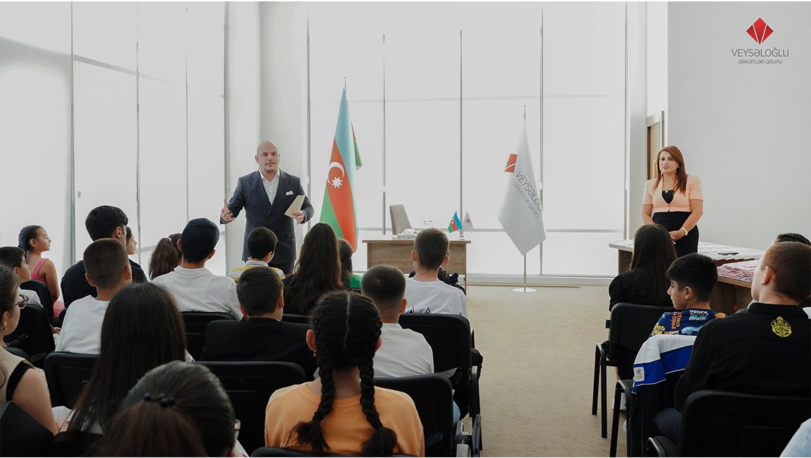 “Veysəloğlu” əməkdaşlarının uğur qazanan övladlarını mükafatlandırdı 1694771270 esas.jpg