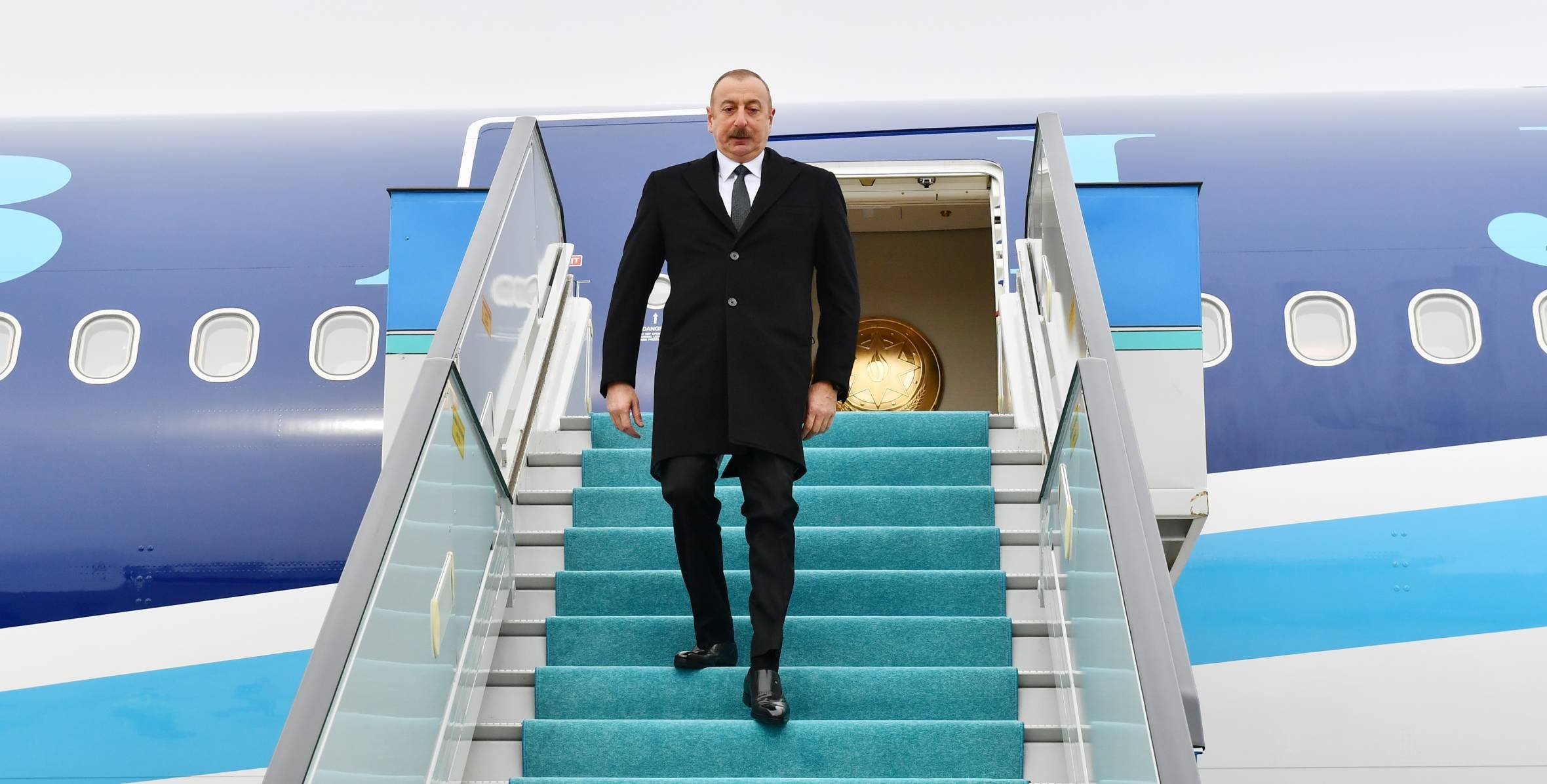 İlham Əliyev Qırğızıstana gedib 1697108169 ecf7efdec133239594711711b956c6bc 8347693.jpg