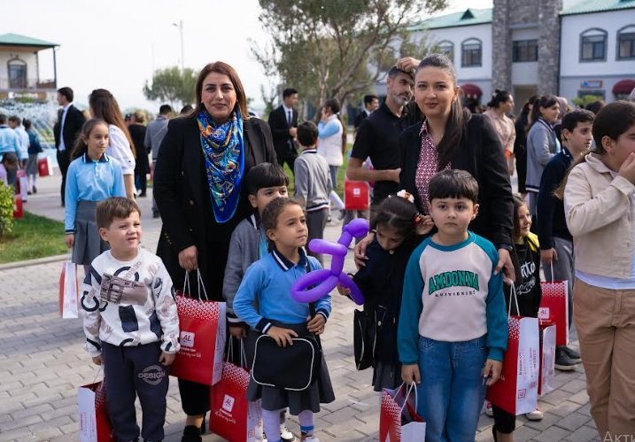 “AL Market” Ağalı kəndindəki məktəbliləri sevindirib 1699353804 almarket1.jpg