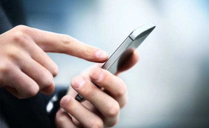 Azərbaycanda gənclər telefon dələduzlarının tələsinə daha çox düşürlər 1700198796 mobil telefon.jpg
