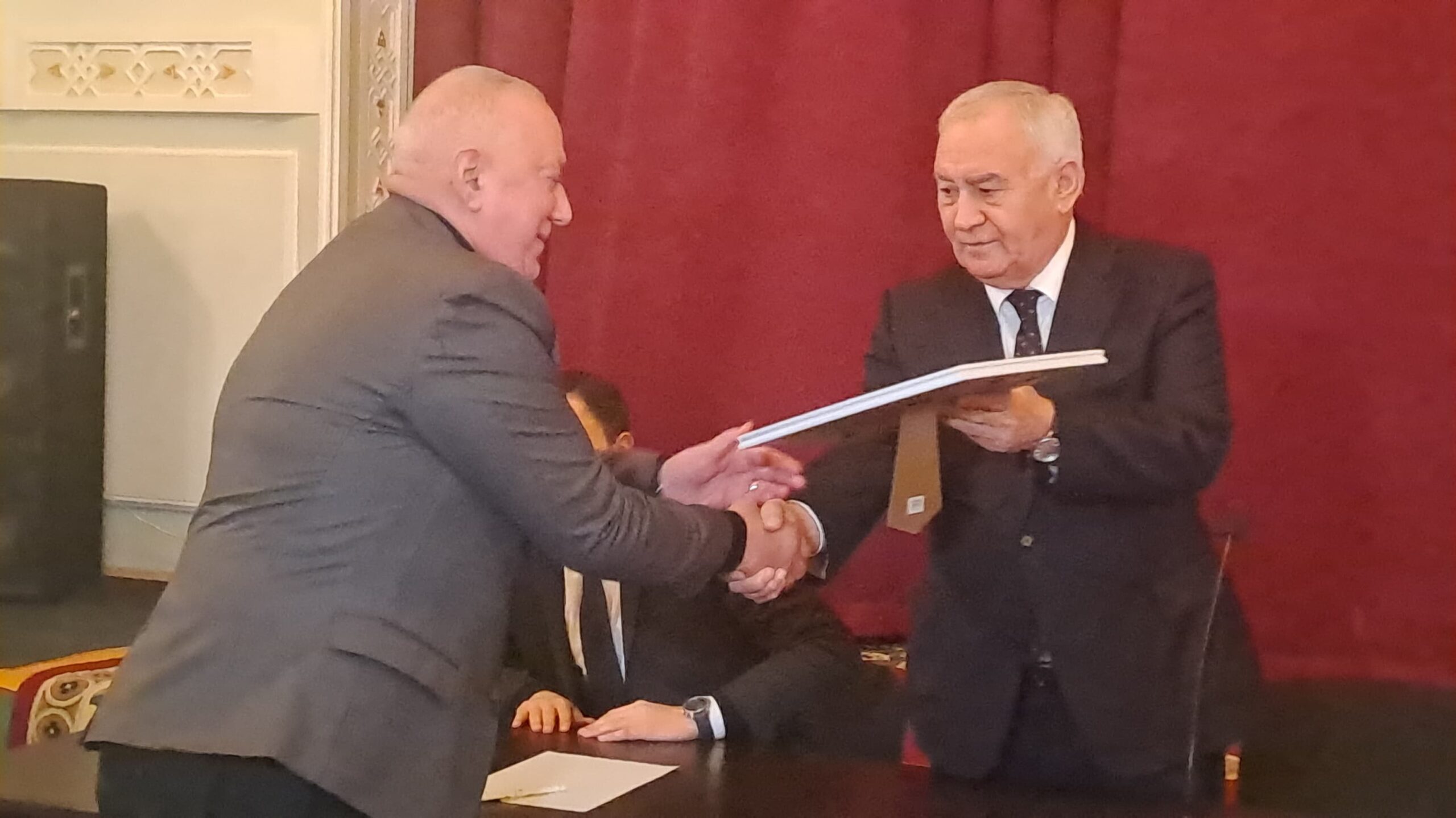 Əməkdar mədəniyyət işçisi Vaqif Vəliyev təltif olunub 1702561385 111515151.jpg