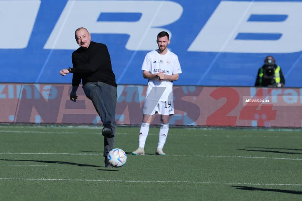 Xankəndi stadionunda ilk topu 1703153622 412803434 2167545736928757 7420613854732822787 n.jpg