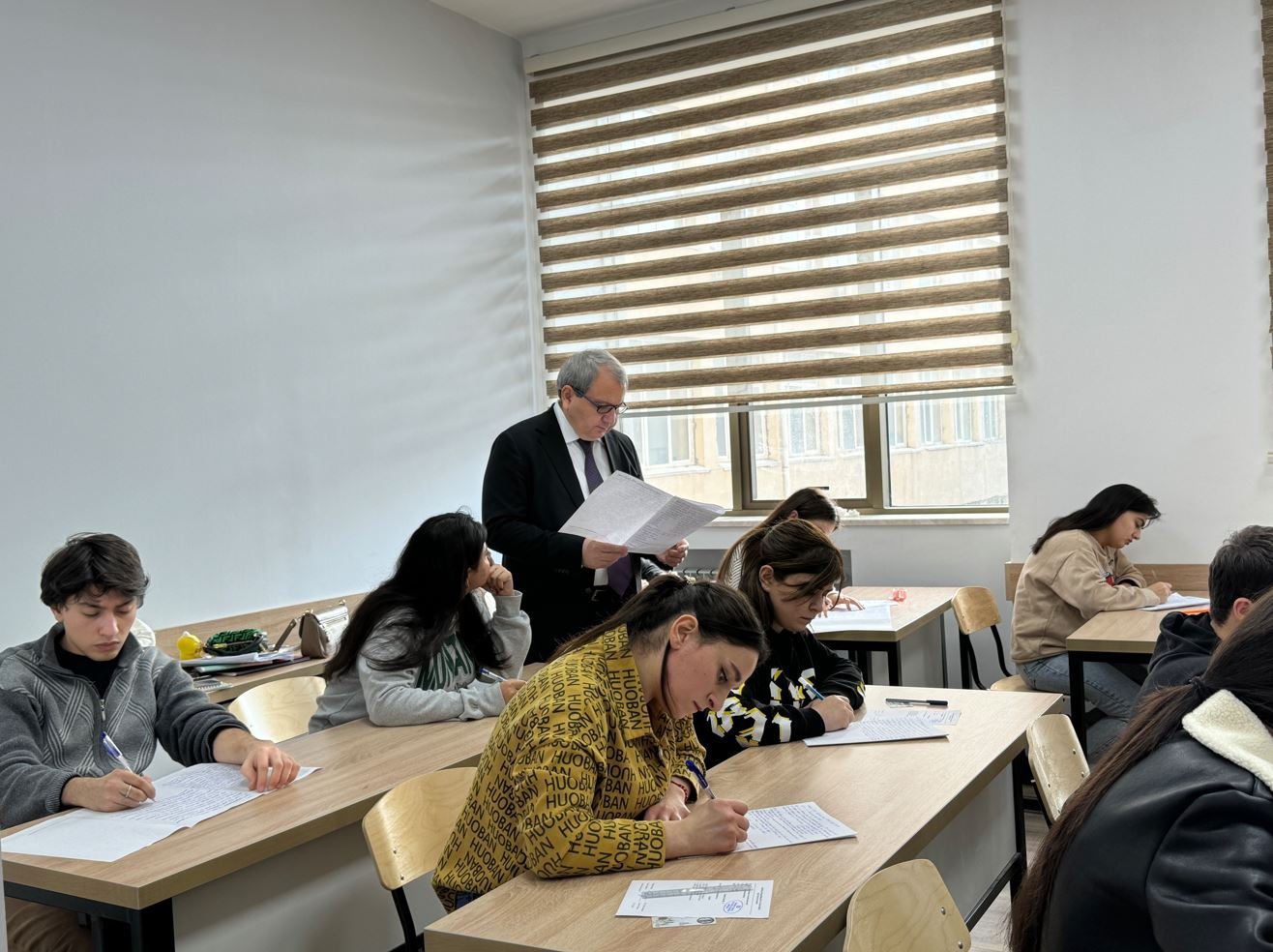 BDU rektoru qış imtahan sessiyasının gedişi ilə tanış olub 1704800553 417224770 7755751581107729 6797852302785087532 n.jpg