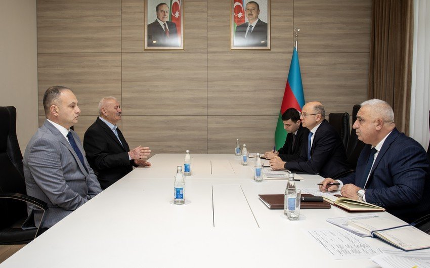 Pərviz Şahbazov nazirlikdə vətəndaşları qəbul edib 1707137739 0c24f372 5e67 39f3 b4d5 56d4346173b3 850.jpg