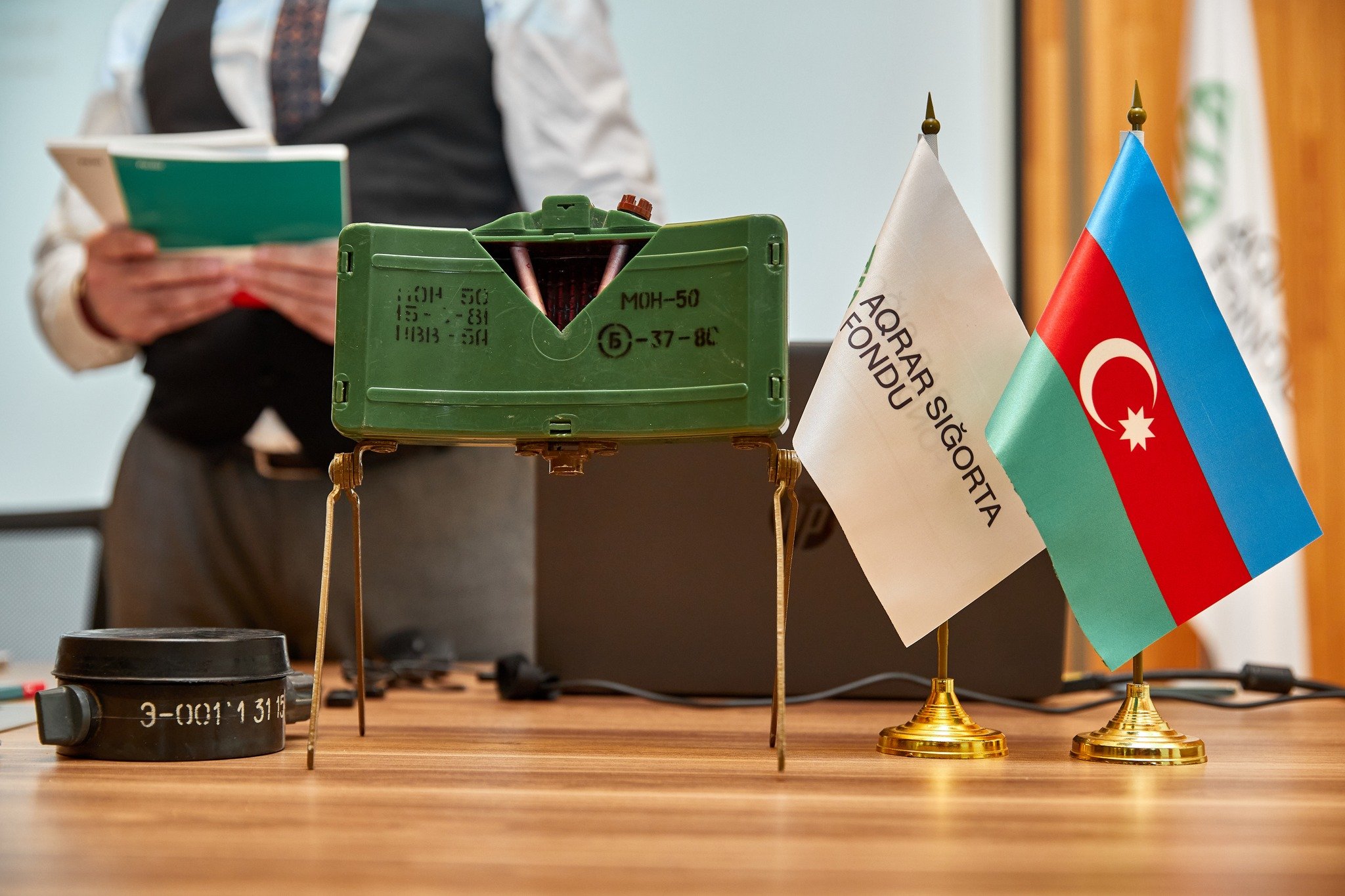 Aqrar Sığorta Fondunda mina təhlükəsinə dair təlim keçirilib 1710325380 432358643 796177262543127 4011619888914988395 n.jpg