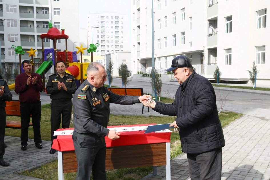 Bir qrup hərbi qulluqçuya daimi mənzillər verilib 1710495426 17104950054342013860 1200x630.jpg