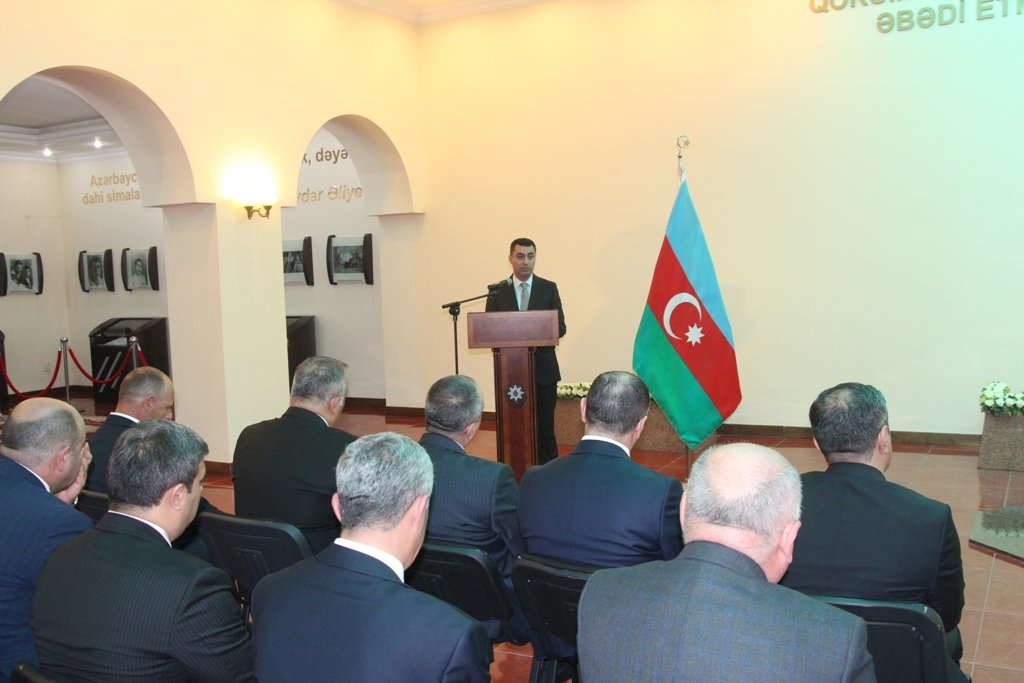 “Heydər Əliyev: Əbədiyaşar Lider-Dahi Şəxsiyyət” mövzusunda tədbir keçirilib 1713505836 01.jpg