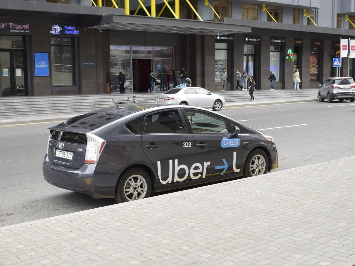 Daha bir taksi şirkəti qiymətləri artırıb? 1715168707 uber 210422 002.jpg