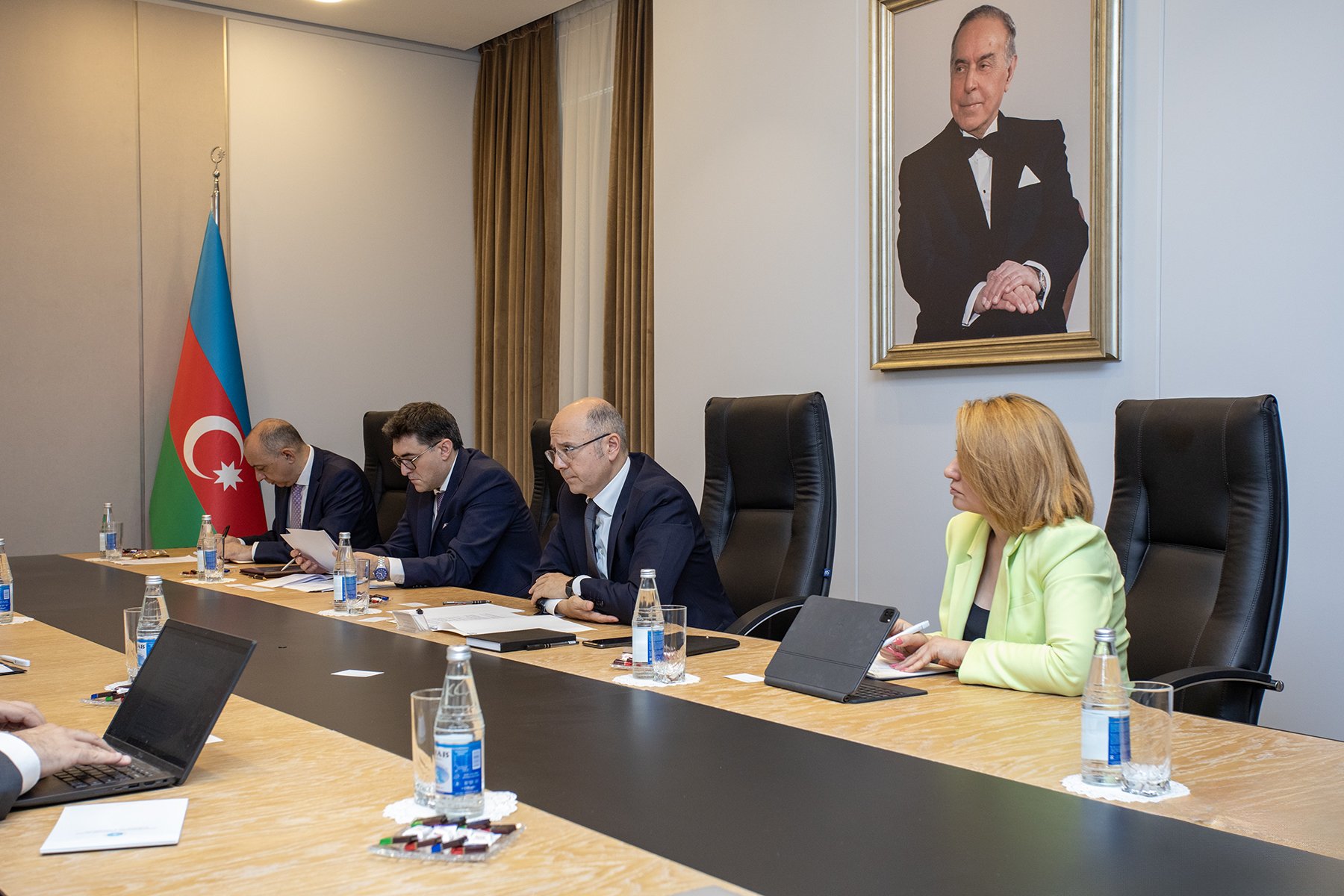 Pərviz Şahbazov Beynəlxalq Enerji Agentliyinin icraçı direktoru ilə görüşüb 1717409802 31a6109 copy.jpg